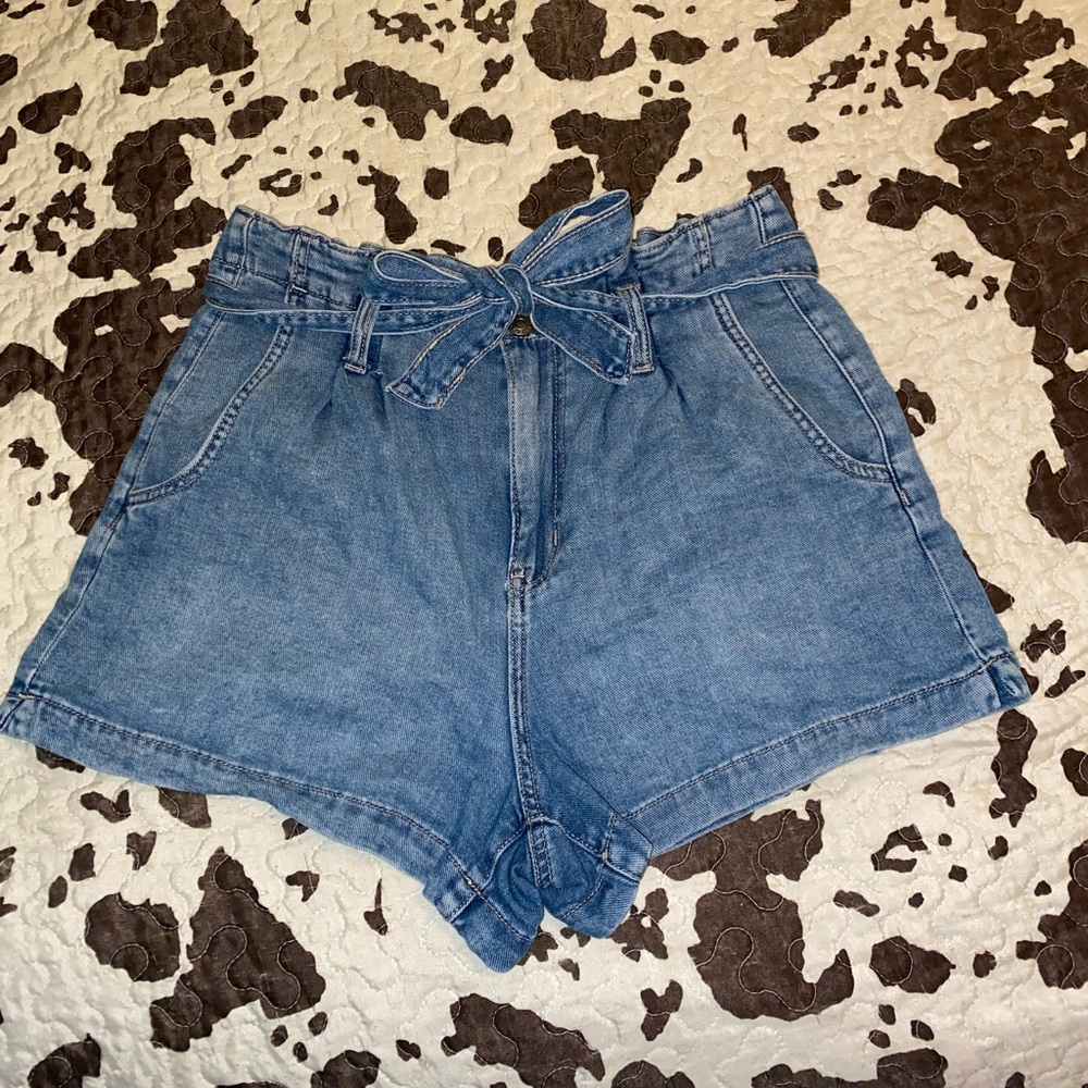 American Eagle paper bag shorts